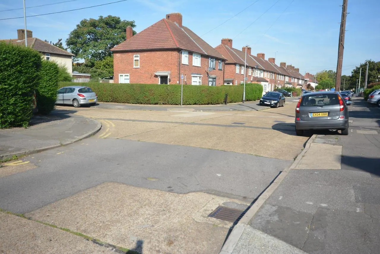 London Deluxe 6 Bedroom House Dagenham 0*,