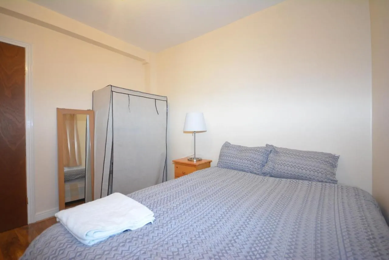 London Deluxe 6 Bedroom House Dagenham Holiday home