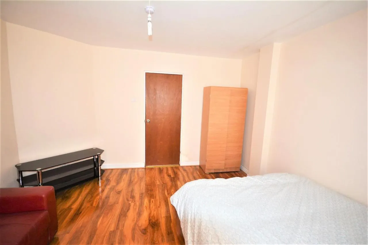 London Deluxe 6 Bedroom House Dagenham Holiday home