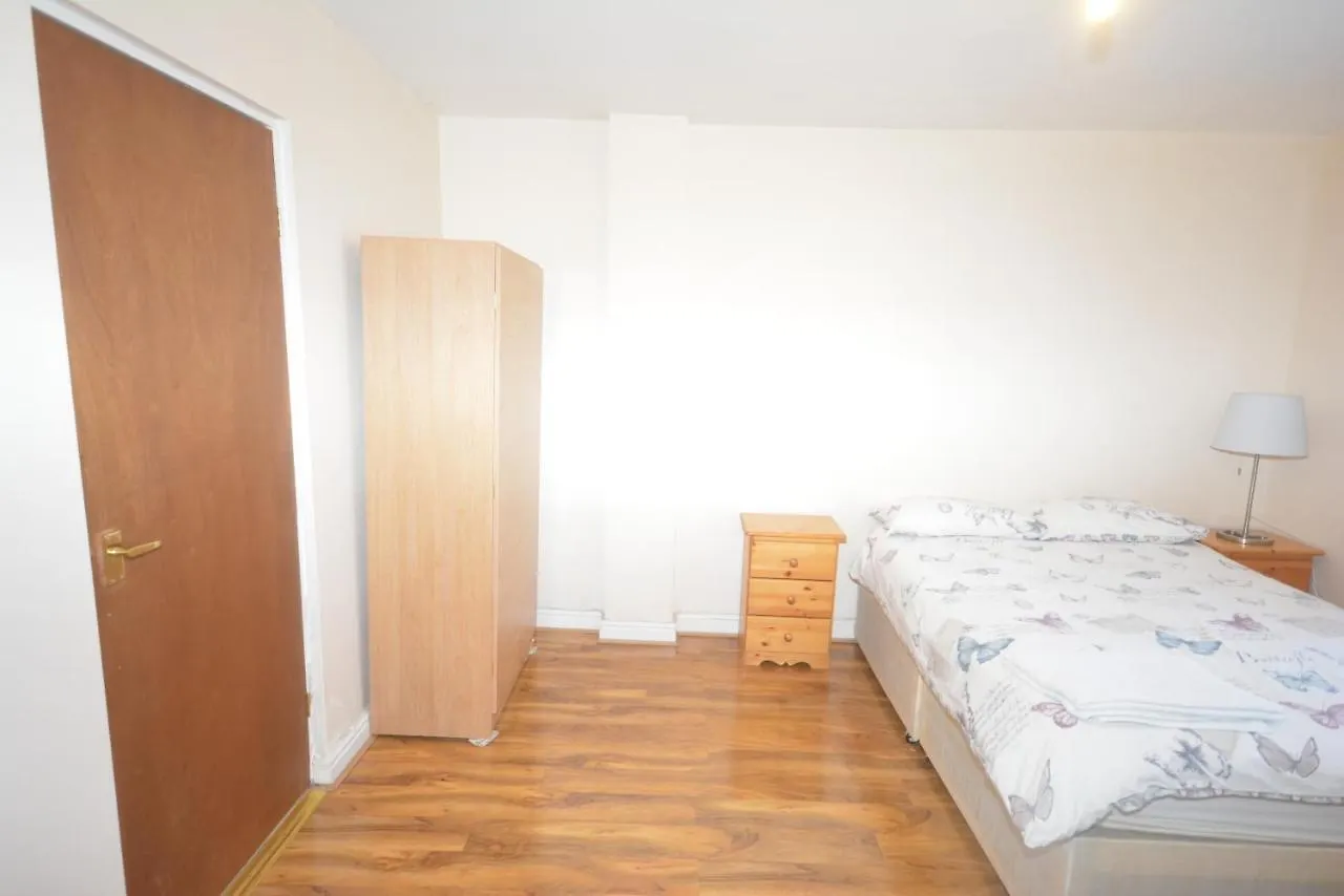 Holiday home London Deluxe 6 Bedroom House Dagenham