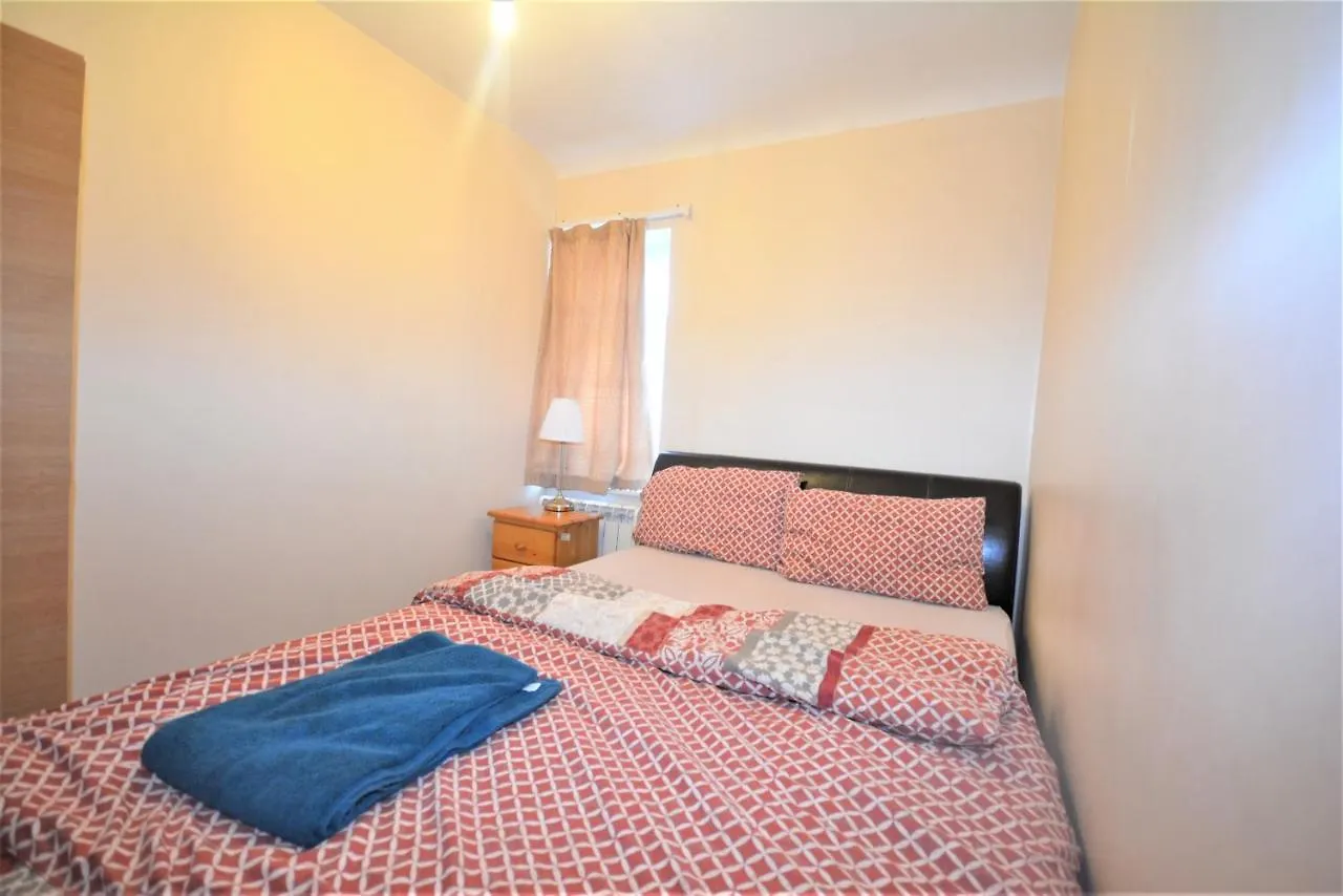 London Deluxe 6 Bedroom House Dagenham 0*,