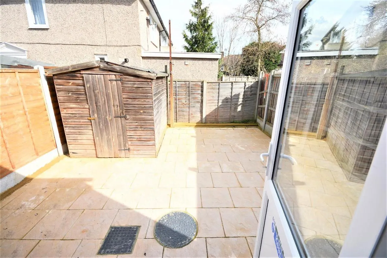London Deluxe 6 Bedroom House Dagenham United Kingdom