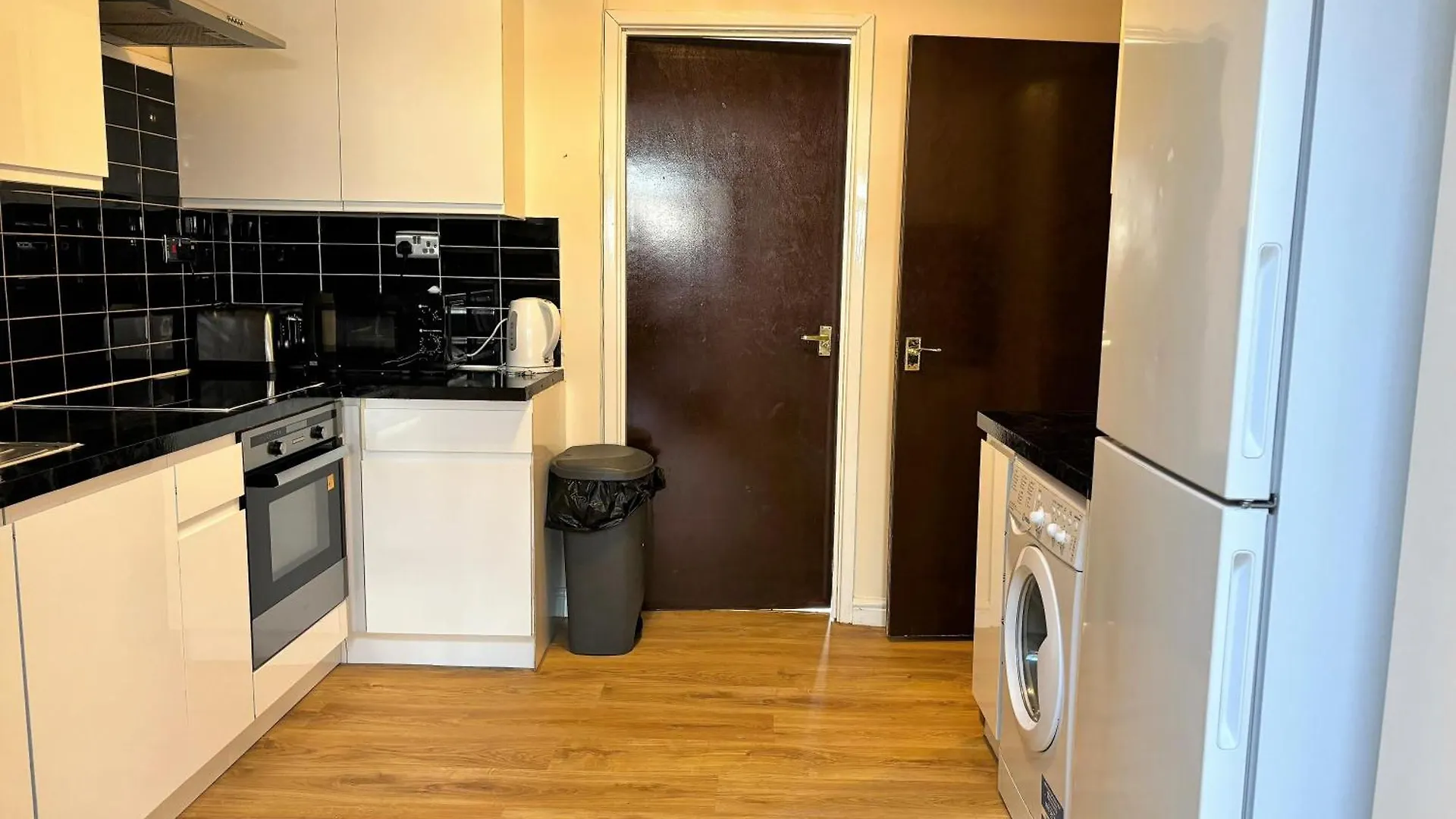 London Deluxe 6 Bedroom House Dagenham Holiday home