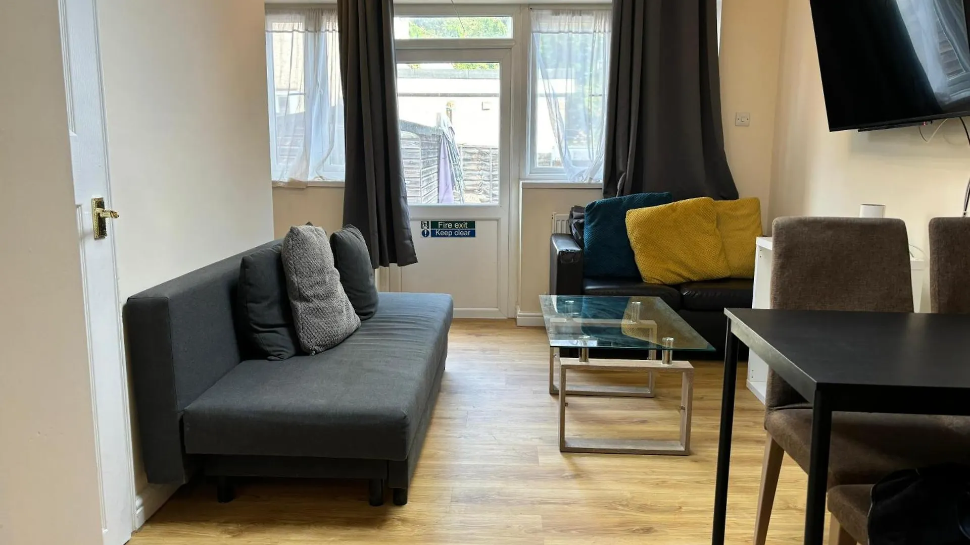 London Deluxe 6 Bedroom House Dagenham United Kingdom
